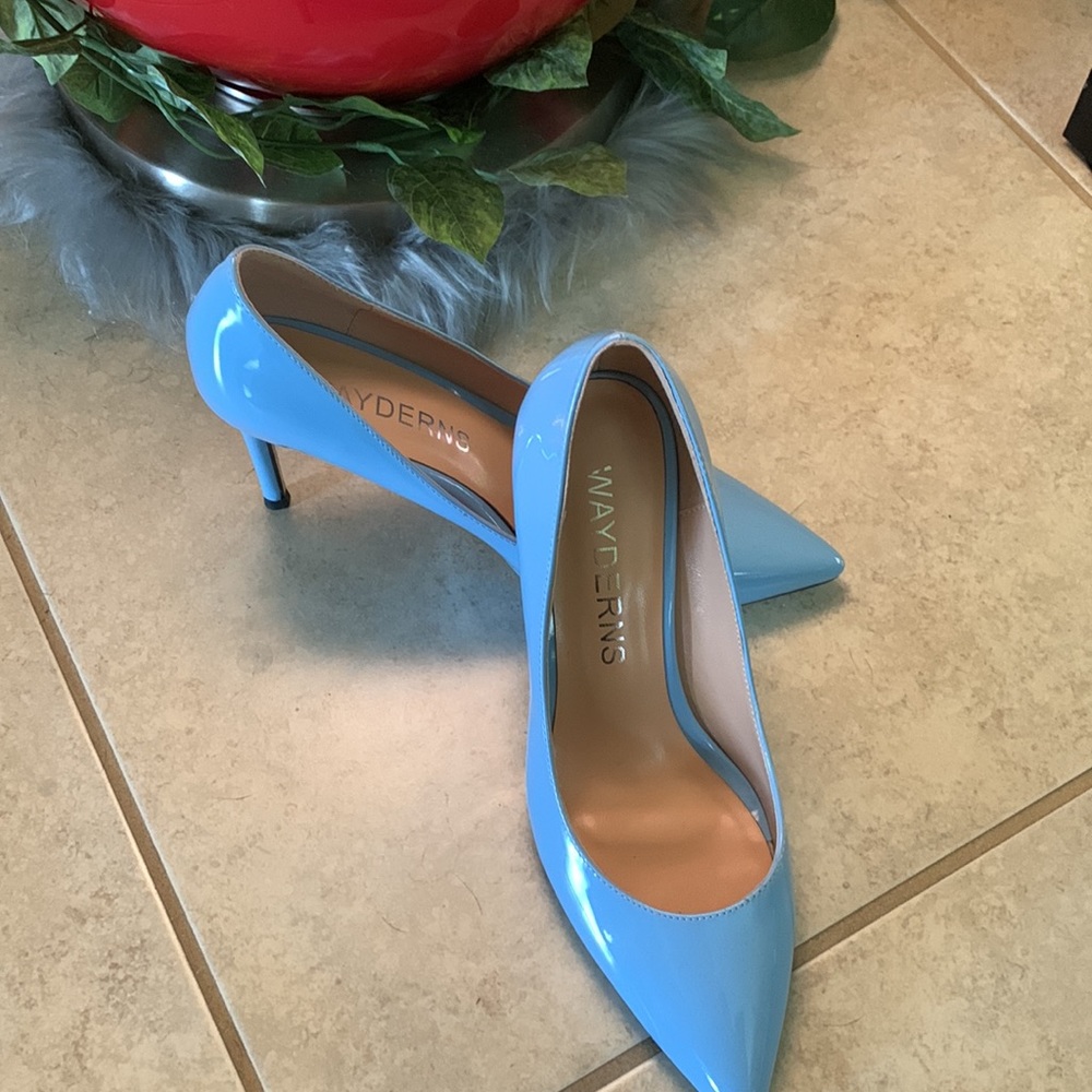 Stiletto - Picture 6 of 6